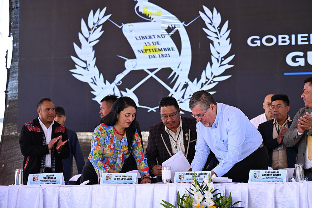 Firma de agenda territorial de trabajo conjunto entre Gobierno de Guatemala y Autoridades Comunitarias de las 19 Aldeas de Santa María Chiquimula, Totonicapán
